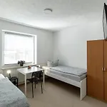 Moeblierte Erdgeschoss Im Einzelhaus Mitte Apartman