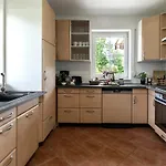 Moeblierte Erdgeschoss Im Einzelhaus Mitte Apartman