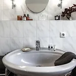 Moeblierte Erdgeschoss Im Einzelhaus Mitte Apartman *