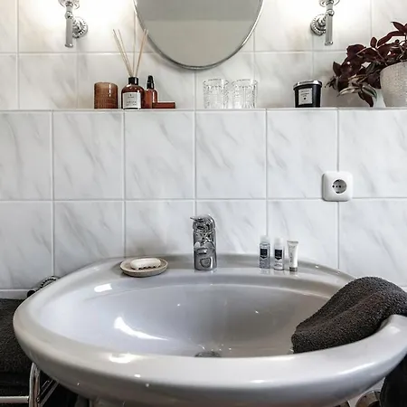 Moeblierte Erdgeschoss Im Einzelhaus Mitte شقة *